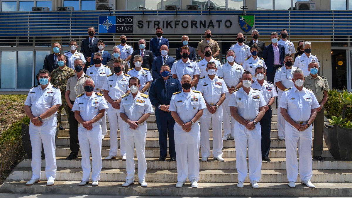 STRIKFORNATO's tweet image. #STRIKFORNATO hosts #AtSeaDemo #FormidableShield 2021 Distinguished Visitors’ (DV) Day 

VAdm Gene Black, Commander, STRIKFORNATO and U.S. Sixth Fleet, hosted senior leaders from multiple @NATO countries for a DV event marking the formal end to ASD/FS21.
➡️bit.ly/3gP4W9q