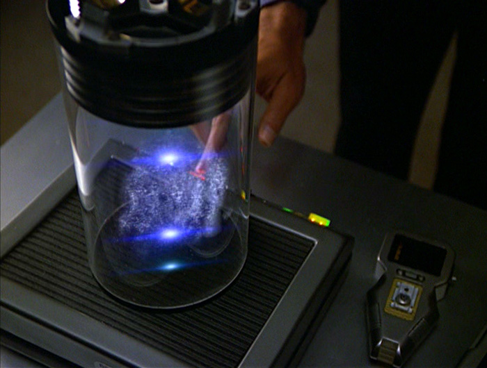 AJHalliwell's tweet photo. Second unit shot notes for the comet sample beam-in VFX in #StarTrekVoyager "Body and Soul." Nothing says we mean business like a memo in #ComicsSans! https://t.co/6r6YgmpqMf