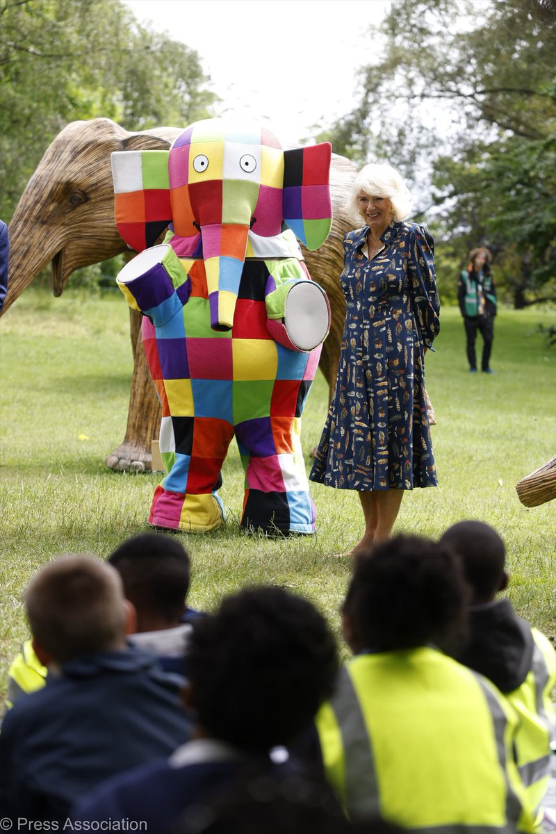 An elephant never forgets… the importance of reading with friends! 🐘 

The Duchess has joined Elmer the Elephant and her friends from @ElephantFamily in St James’s Park to host a special storytime for local school children, as <a href="/Literacy_Trust/">National Literacy Trust</a>’s Elephant Story Trail is launched.