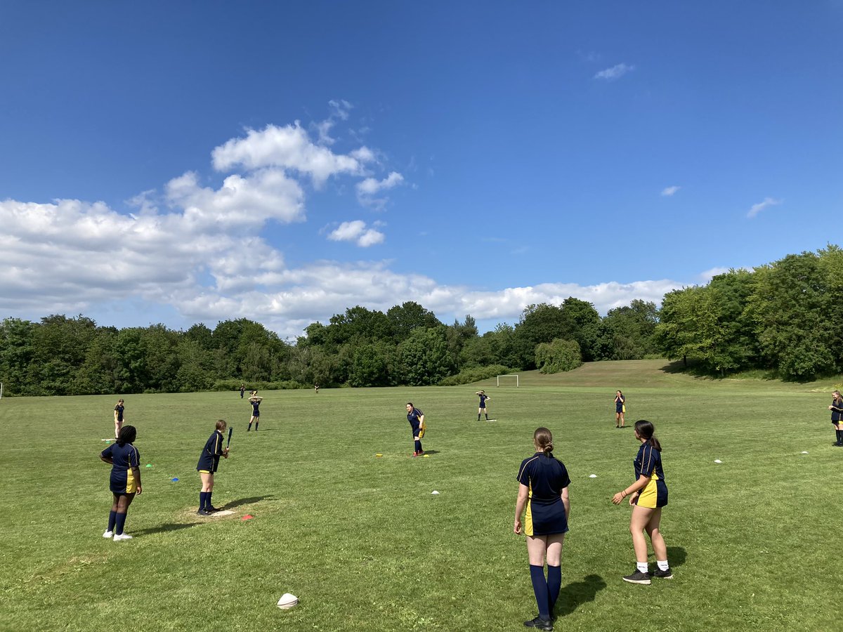 The sun is shining and the Year 9’s are smashing it! Love these kids! <a href="/EllowesPe/">Ellowes Hall PE Department</a> <a href="/teamellowes9/">teamellowes9</a>