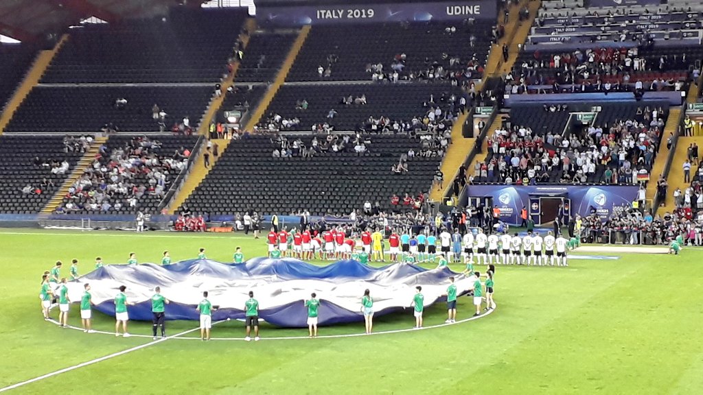 panditfootball's tweet photo. Kabar gembira bagi para tifosi Serie A. Otoritas kesehatan Italia menyatakan kepada Radio Punto Nuovo bahwa mulai 22 Agustus, penonton boleh hadir hingga kapasitas 25 persen. Secara bertahap nantinya akan ditambah. https://t.co/YmgEOQ0HDY