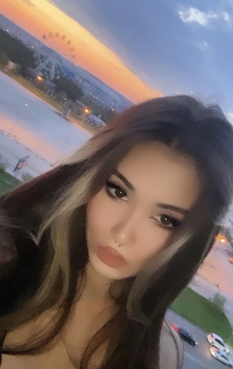 красиво пиздец…то ли я то ли закат 🤷🏻‍♀️