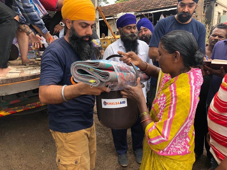khalsaaid_india's tweet photo. HUMANITY ❤️🙏🏼 https://t.co/epZPPdeJn1