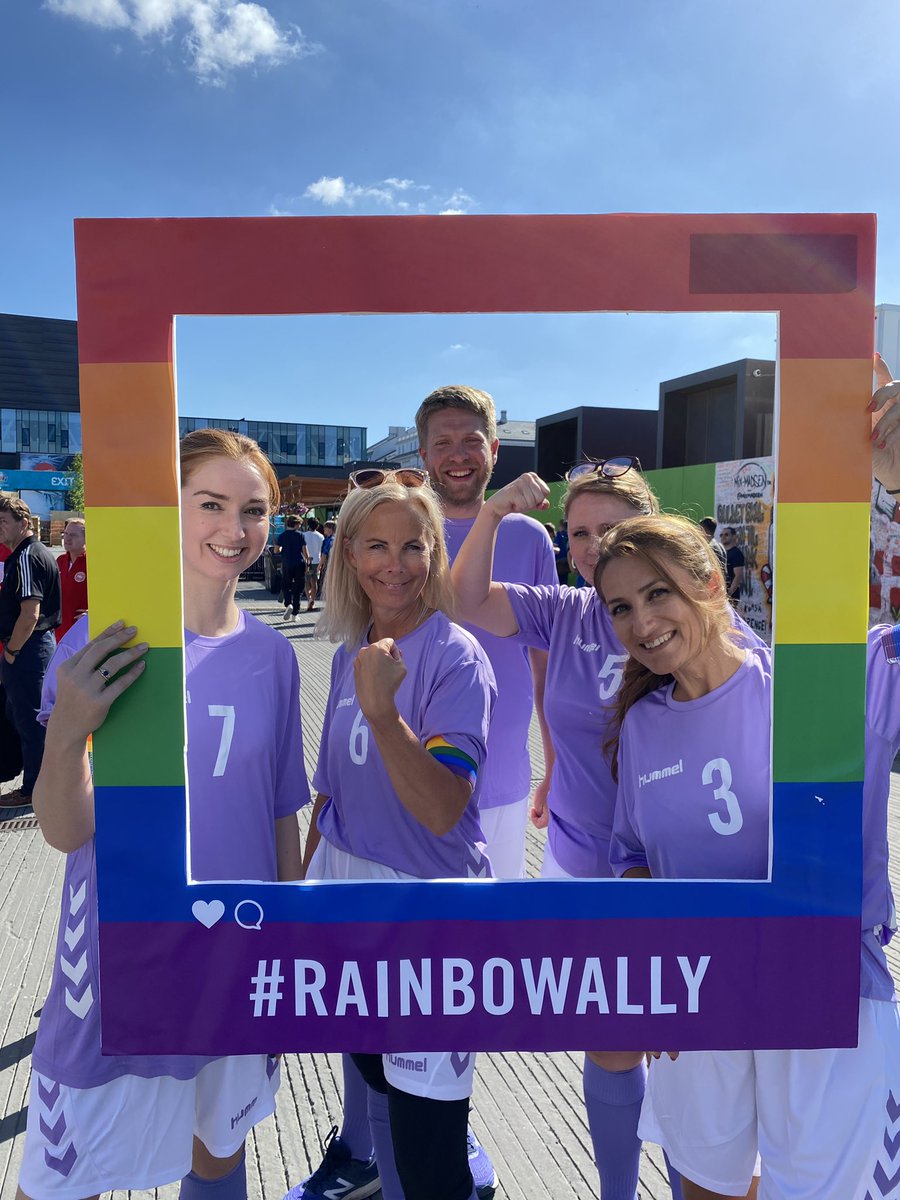 Klar til pride cup med mine kollegaer💪🏼Vi hylder mangfoldigheden🏳️‍🌈 #LGBTQ #ligestilling #dkpol #rainbowally