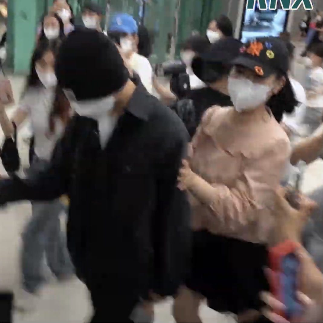 FhieRla's tweet photo. #SMPROTECTNCTDREAM #런쥔이왔당 #JISUNG #protectsm
Semoga aja mereka selamat sampai tujuan
Kasian jisung juga sempet pusing juga
Dan ga bawa bodyguard sama sekali https://t.co/Xz7BxoUojK