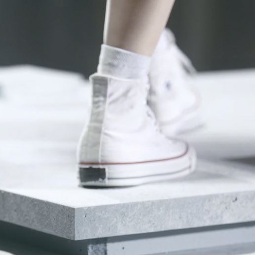 아ㅠㅋㅋㅋㅋㅋㅋ그시절과 다르게 컨버스 로고 엉성하게 가린거 왤케 걍웃기지...