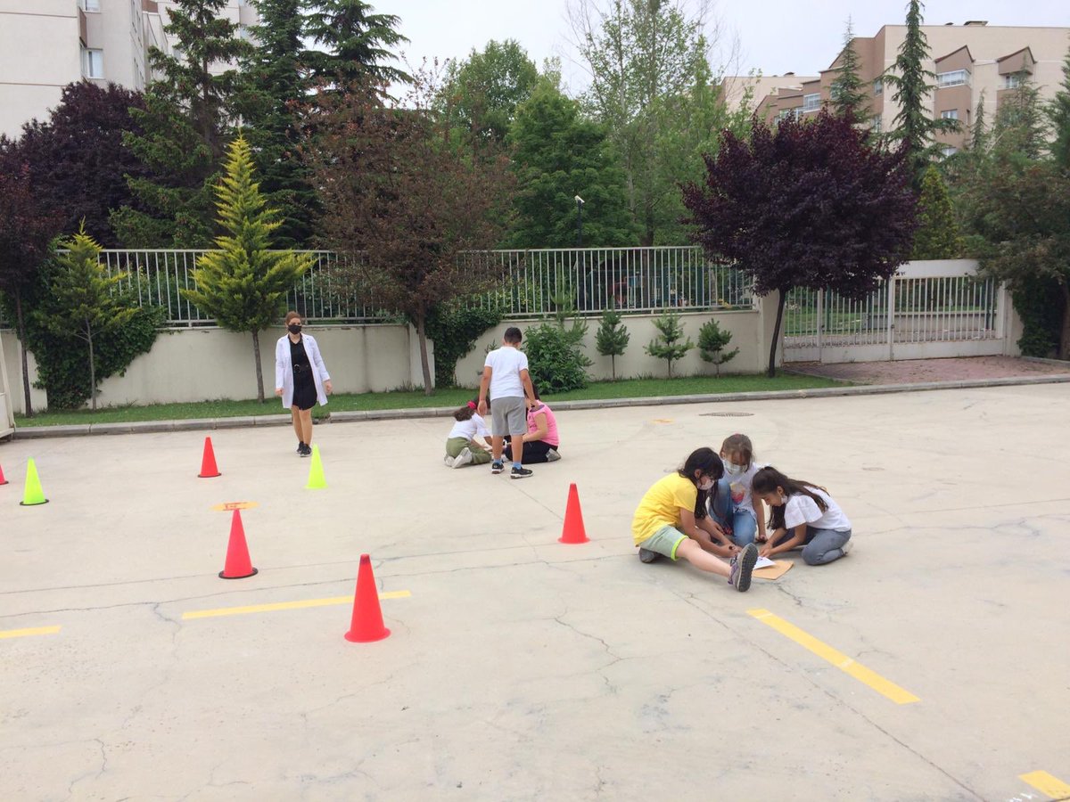 Run, Find and Write...3rd graders had lots of fun when they practiced the words.<a href="/DogaOkullari/">Doğa Koleji</a> <a href="/aligundogdu44/">ALİ GÜNDOĞDU</a> <a href="/muratyos/">murat yöş</a> <a href="/GuldenOnat/">Gülden ONAT</a>