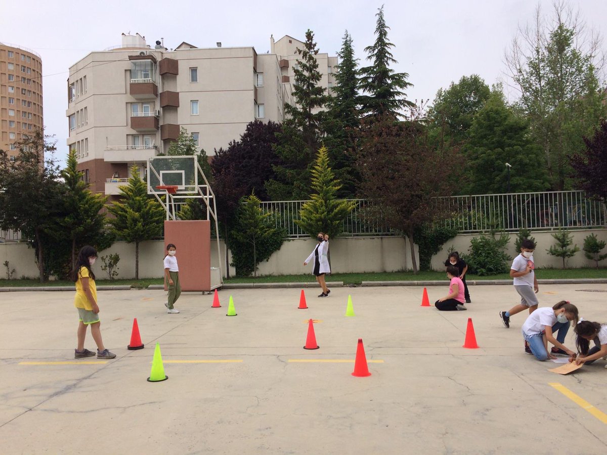 IzgiYelda's tweet photo. Run, Find and Write...3rd graders had lots of fun when they practiced the words.@DogaOkullari @aligundogdu44 @muratyos @GuldenOnat https://t.co/atv39phiqB