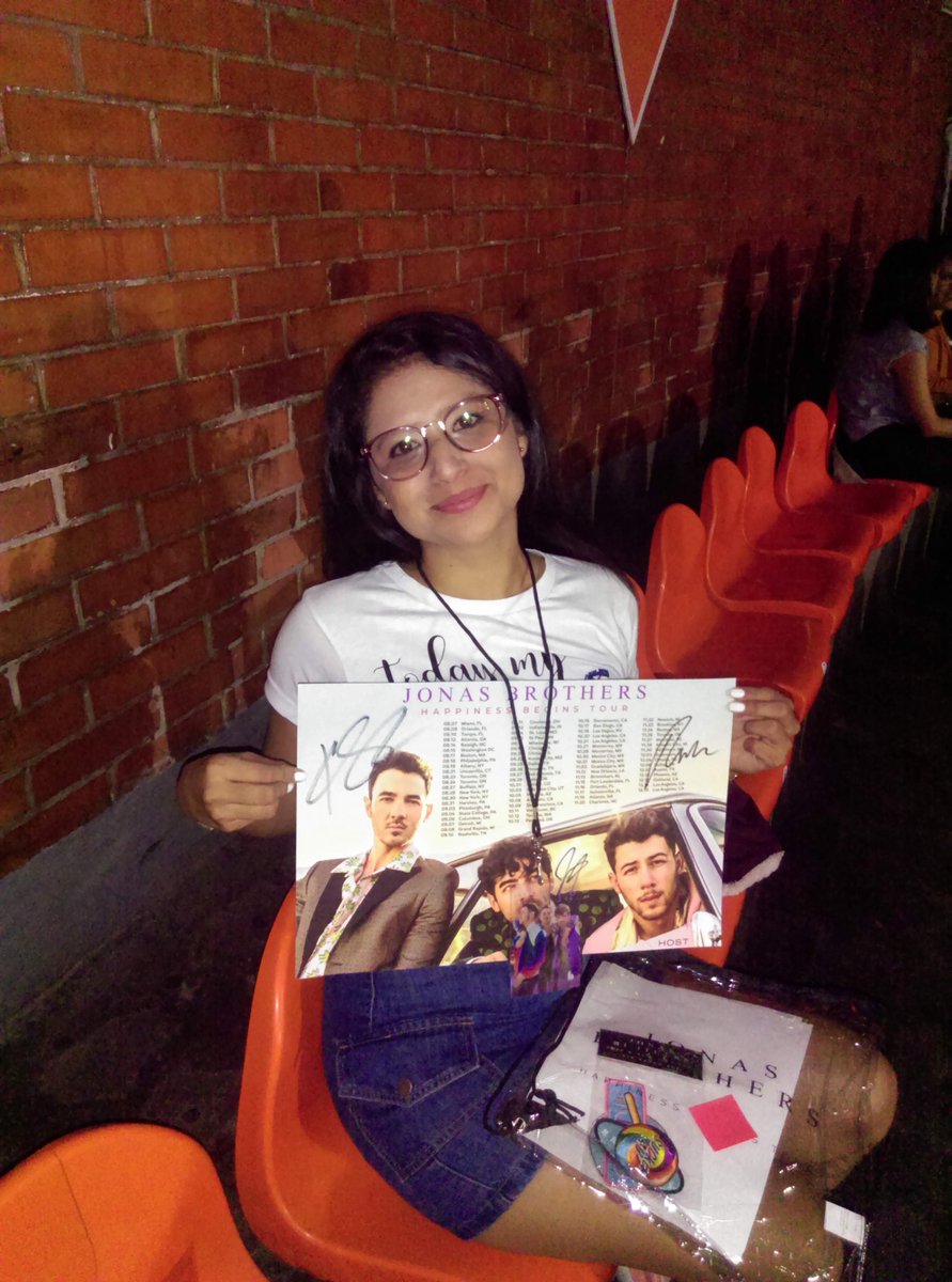 feranave's tweet photo. #RememberThis #RememberThisTour 
@jonasbrothers

@joejonas
 
@kevinjonas
 
@nickjonas
 30/10/2019 - CDMX BEST DAY FOREVAAAAAAA https://t.co/PRnJ5Tddrp