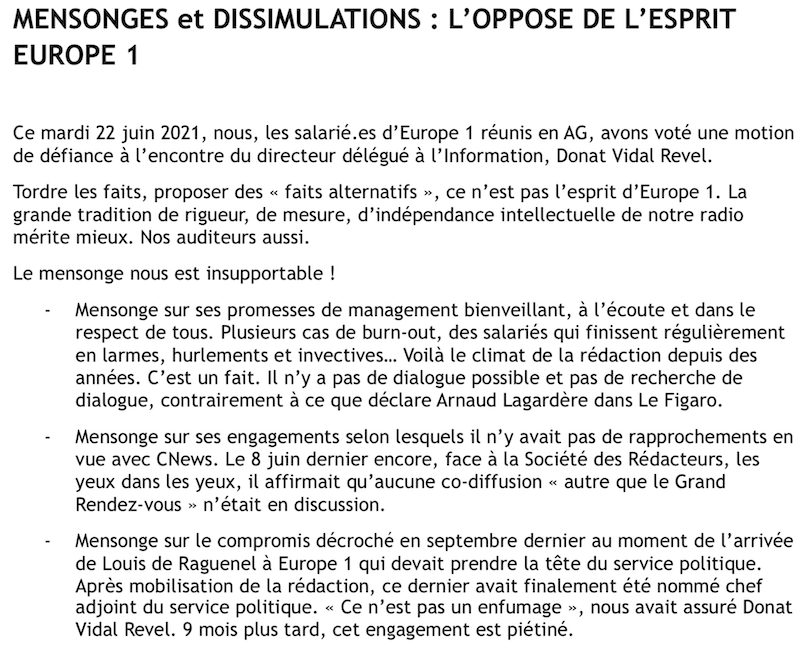 Lesjoursfr's tweet photo. Voici la motion de défiance votée à une très large majorité aujourd'hui par les journalistes d'Europe 1 contre le directeur de l'information Donat Vidal Revel. Ça picote. Et pour comprendre du combat en cours à Europe 1, voici notre dernier article.
➡️ https://t.co/MlfcF3ymuU https://t.co/5AGEylnP6I