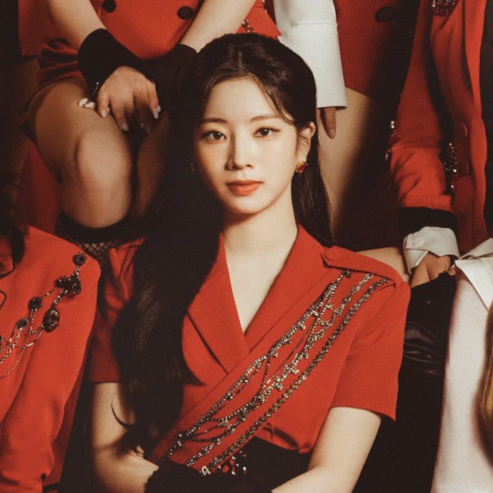 archivedkdh's tweet image. KIM DAHYUN FROM TWICE OH MY GOD
