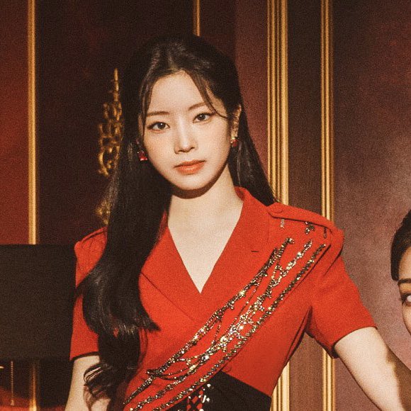 archivedkdh's tweet image. KIM DAHYUN FROM TWICE OH MY GOD