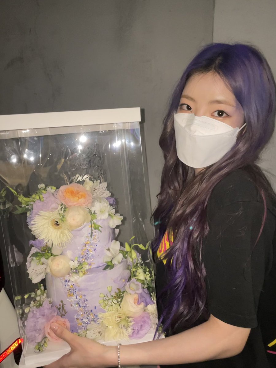 RBW_PURPLEKISS's tweet photo. [#고은] 🎁🌷 https://t.co/LfPsjq1LT4