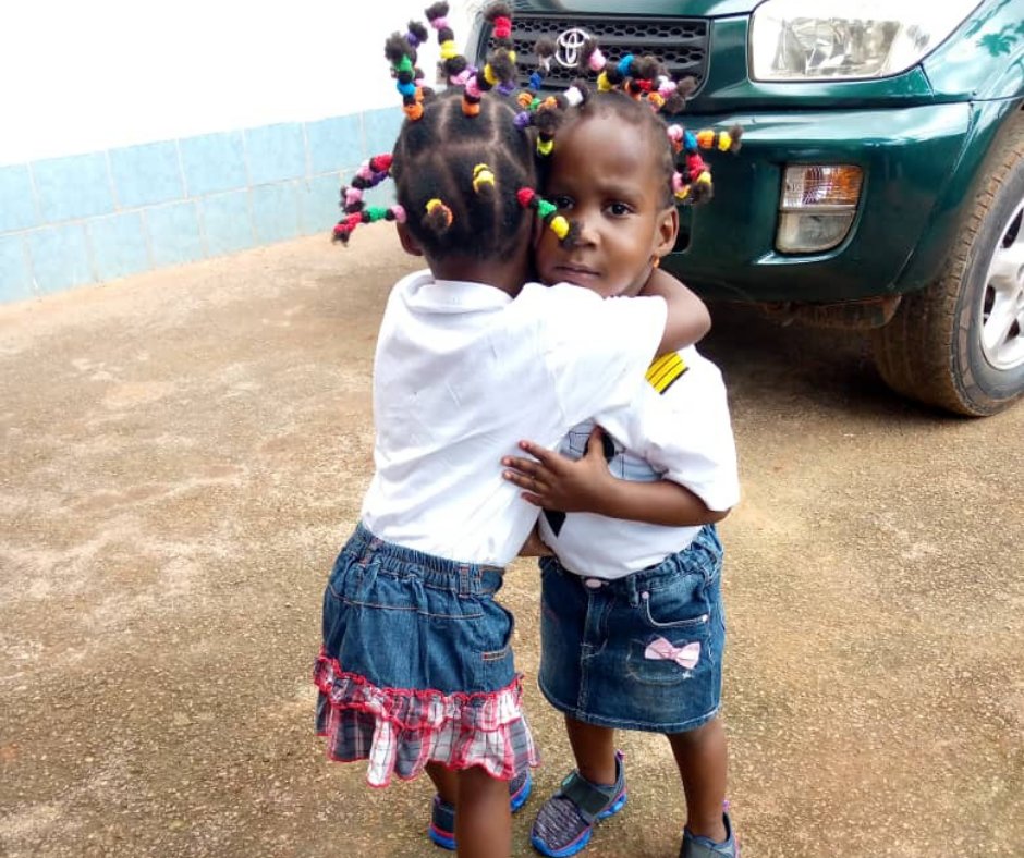 chainedelespoir's tweet photo. 📸 Malgré leur séparation au @chudelyon en novembre 2019, les anciennes #siamoises #Bissie et #Eyenga, désormais #jumelles, restent inséparables et font preuve chaque jour d’une belle #complicité 💞 https://t.co/QQicRDTpQr