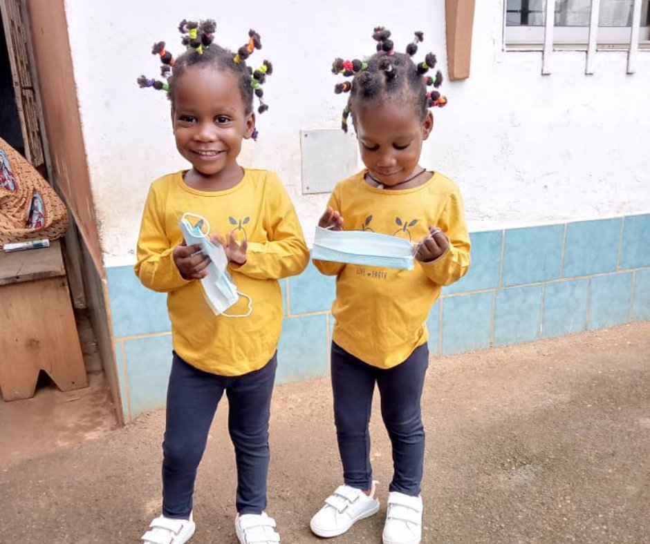 chainedelespoir's tweet photo. 📸 Malgré leur séparation au @chudelyon en novembre 2019, les anciennes #siamoises #Bissie et #Eyenga, désormais #jumelles, restent inséparables et font preuve chaque jour d’une belle #complicité 💞 https://t.co/QQicRDTpQr