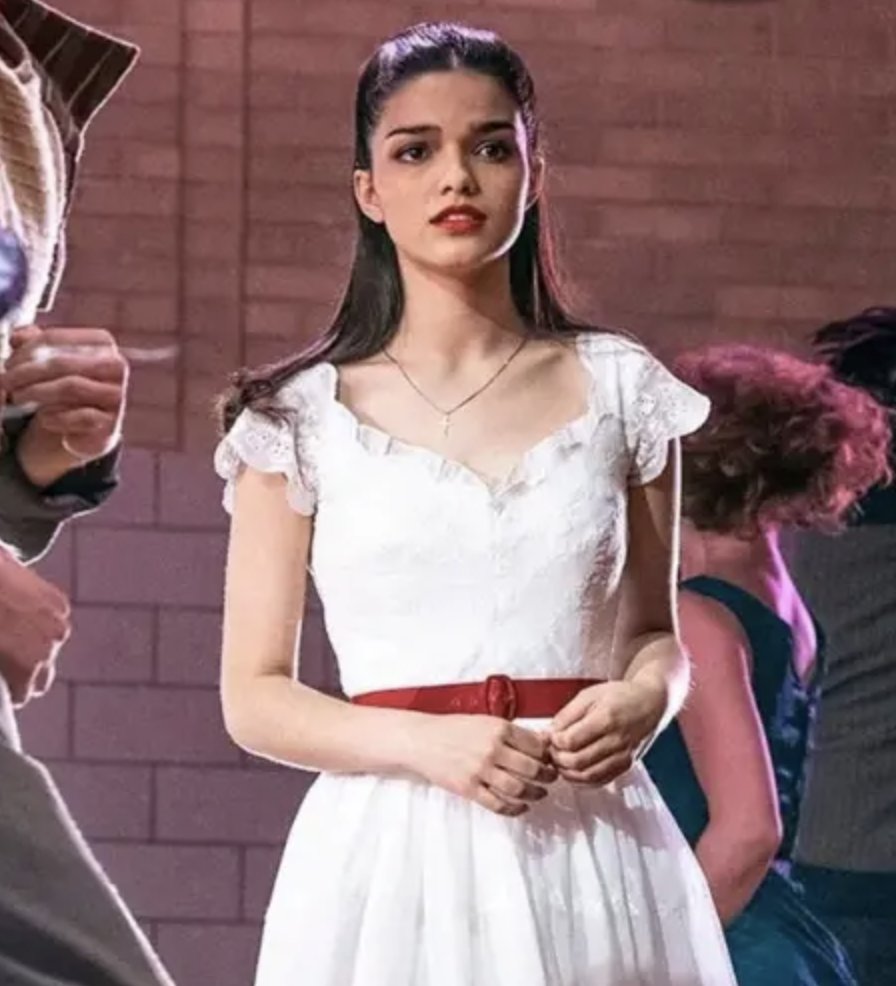 getFANDOM's tweet photo. 'West Side Story's Rachel Zegler will star as Snow White in Disney's upcoming live-action adaptation 🍎

(via @DEADLINE | https://t.co/p9S4O8Xy0K) https://t.co/tQlZrF9aRQ