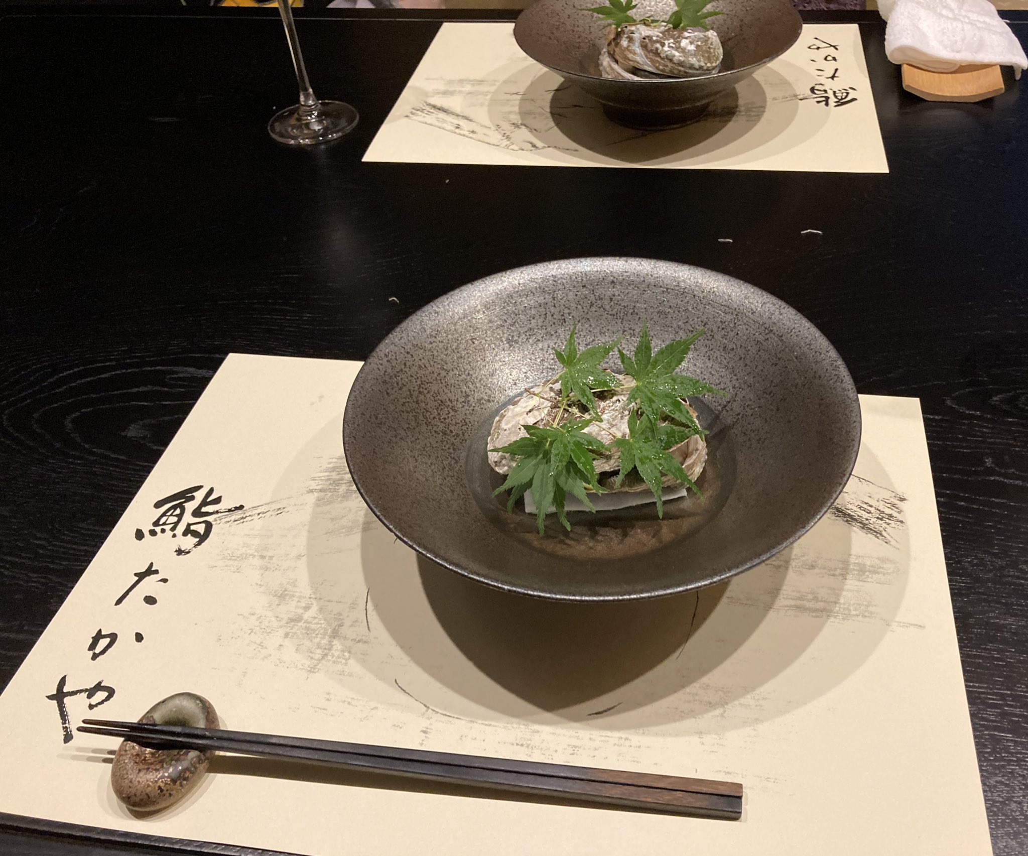 レンタルなんもしない人 今シーズンのショーのテーマは パール だったみたいで どれも真珠や 貝類をモチーフとした演目だったんですが そのあと別の依頼で同行した寿司屋でアワビが出てきたのもちょっと面白かった T Co H1prqp5zrg Twitter