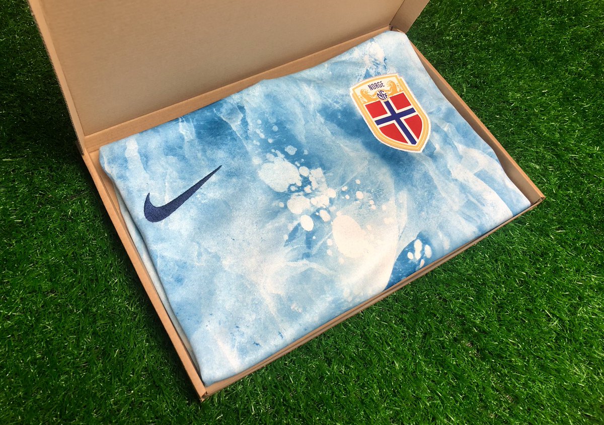 mysteryfootball's tweet image. We are giving away a Mystery Football shirt to one lucky follower!👕 

To enter: 
1️⃣ RT this tweet
🤝 Follow us

Good luck! 🤞🏻