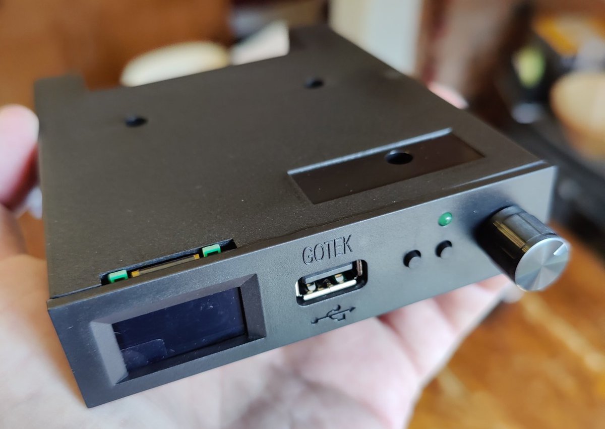 Neue Version des Gotek USB Floppy Emulator angekündigt. Ab Werk jetzt mit OLED und Drehknopf.

#commodore #amiga #amigaos #amigaworld #gotek #floppy #retro