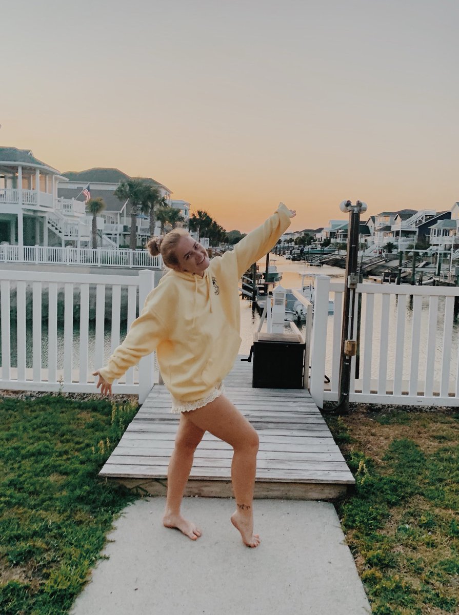 breabeckstead's tweet image. Good vibes only ✨💚