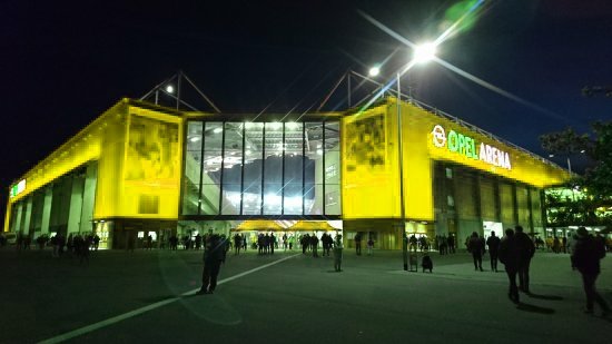 sportingd19's tweet photo. Ya estamos en el Opel Arena para el partido y vos?😏
#GoRayoGo💛🖤 https://t.co/WRxUvPEs9W