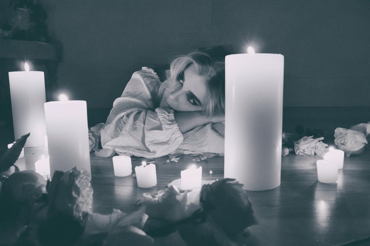 Texas singer-songwriter <a href="/alexmcartor/">Alex McArtor</a>'s EP "Welcome to the Wasteland" comes out Friday, and buzz has a review for you by <a href="/sydneyw_ood/">Sydney Wood</a>. Check it out!
readbuzz.com/2021/06/22/ale…

Photo courtesy of Campbell Barton