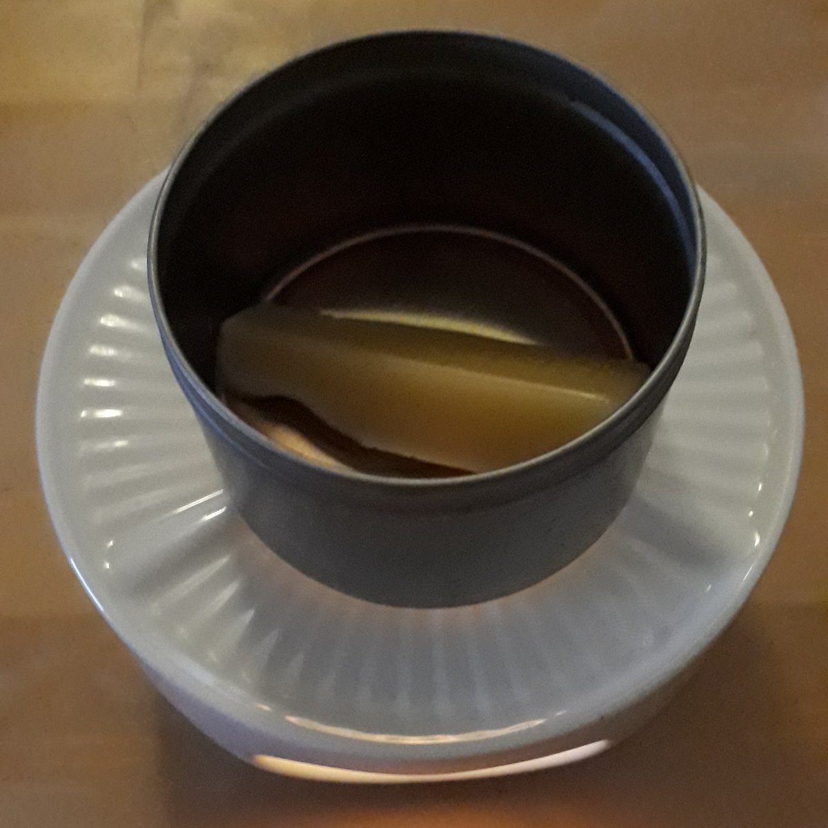 Ich: Ach, verdammt, ich hätte so gern eine Dose mit Bienenwachs, um mal zu schauen, wie sich das als Papierschutzsschicht macht. Aber woher kriege ich sowas?

Auch ich: Seit Jahren alles da.