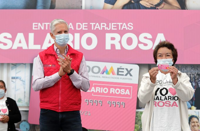 sinembargo_mx's tweet photo. Hoy @alfredodelmazo reiteró el #SalarioRosa señaló:
Recuerden su número de tarjeta, si no con 9999 9999 va funcionar. Recuerden si son hombres esto no existe, aquí no hay igualdad de genero, primero la mujer. https://t.co/NSX2ZfJtJG