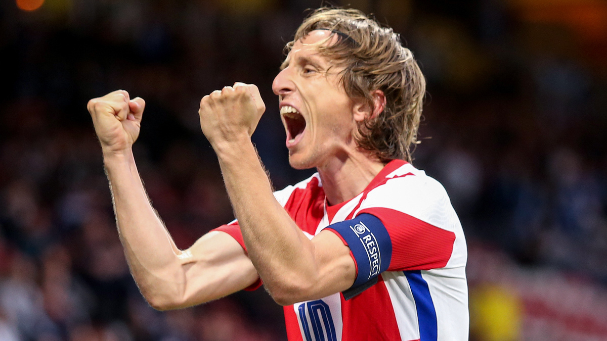 realmadrid's tweet photo. 🏆⏩ ¡#CRO se clasifica para la siguiente ronda de la #EURO2020!
⚽➕🅰️ @lukamodric10 https://t.co/HHbjrJqUbh