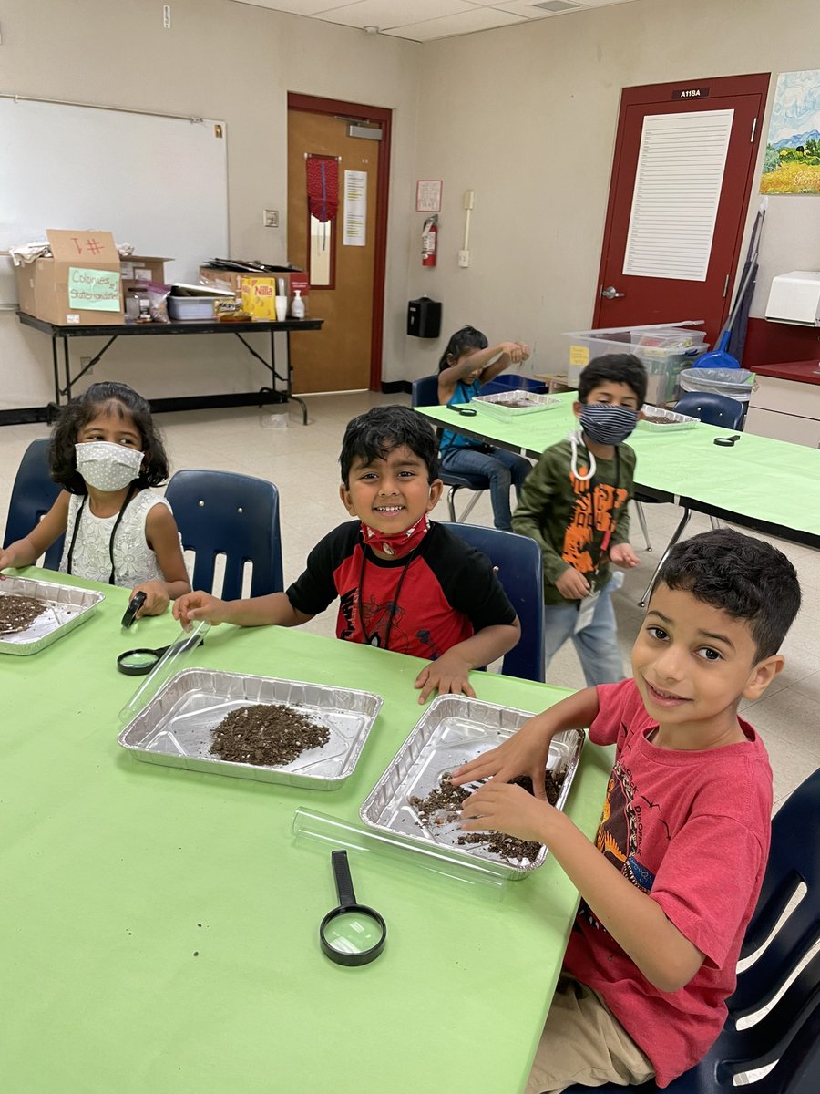 MsVillarrealBE's tweet photo. Last week working with soil 🪱 #NisdBILESL #SummerStateMandated2021 @VictorRaga1 https://t.co/4ATZbDyXqy