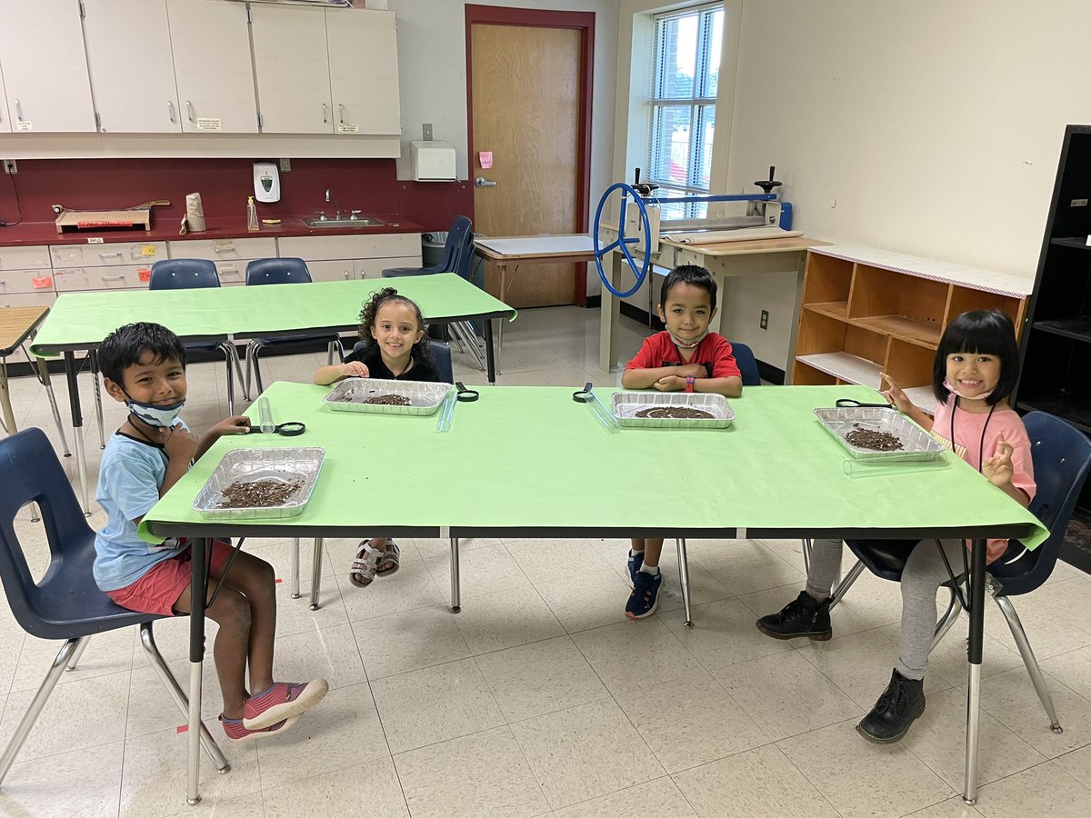 MsVillarrealBE's tweet photo. Last week working with soil 🪱 #NisdBILESL #SummerStateMandated2021 @VictorRaga1 https://t.co/4ATZbDyXqy