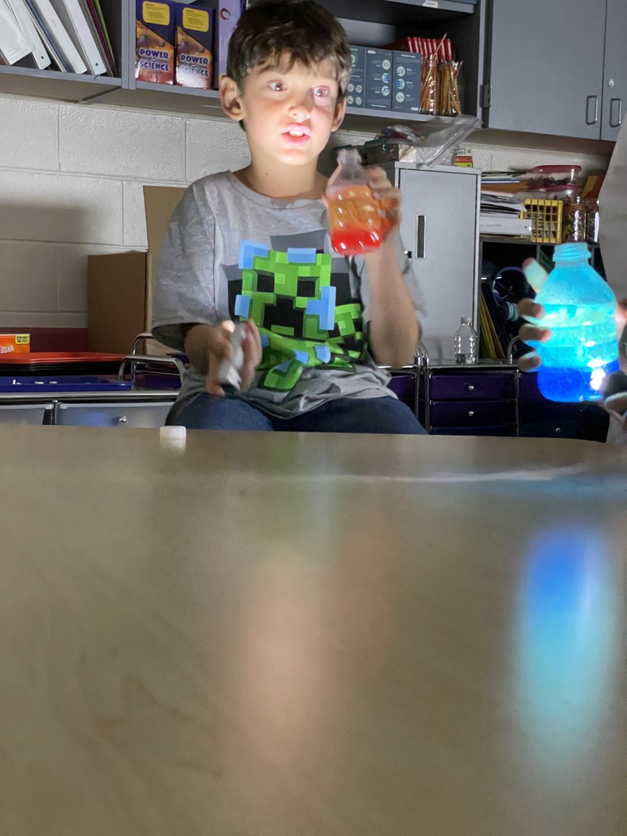 kerrvilleisd's tweet image. All Smiles at KISD Summer School! 
Students created a chemical reaction lava lamp in STEM class today! 
Way to go teachers and staff for making summer learning FUN for our students! @NESChallengeLab @TESChallengeLab (1/2) 
#KISDBest