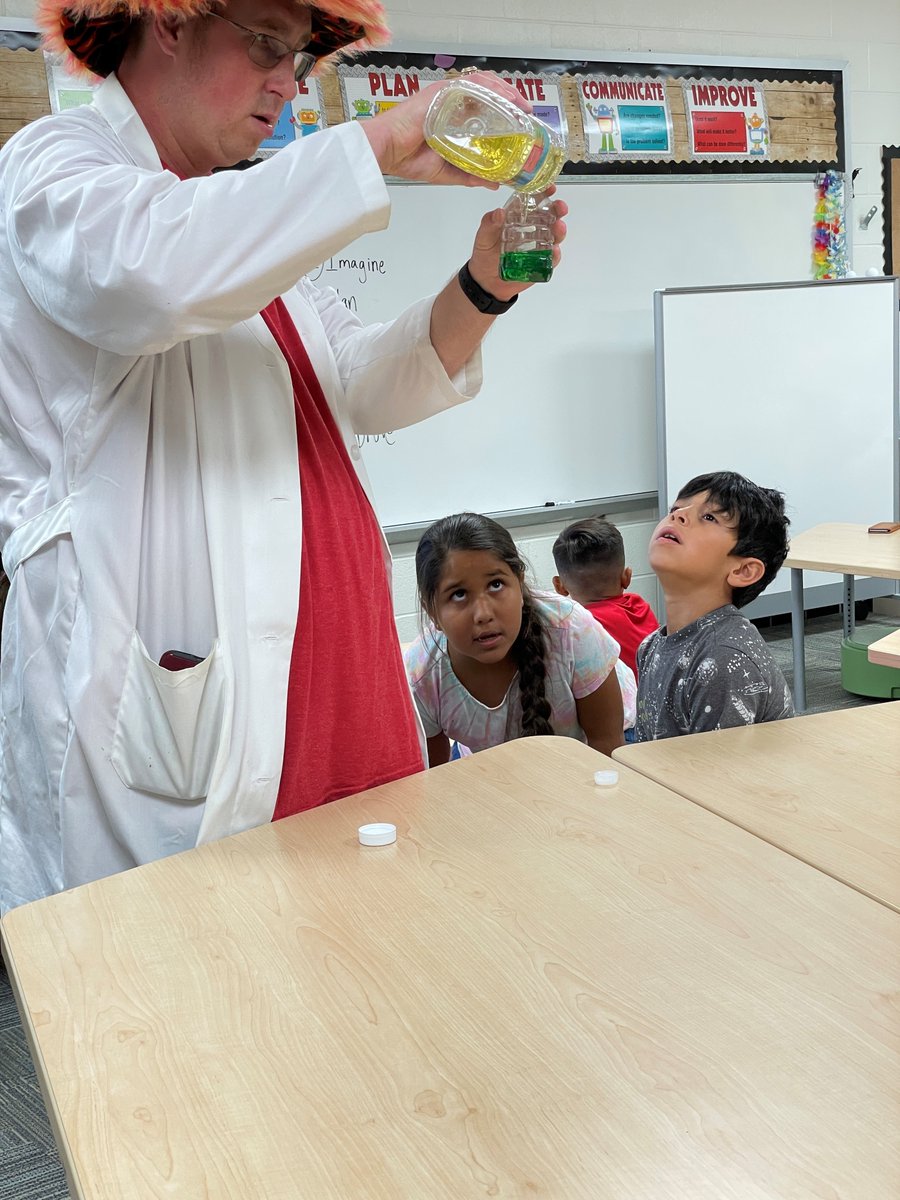 kerrvilleisd's tweet image. All Smiles at KISD Summer School! 
Students created a chemical reaction lava lamp in STEM class today! 
Way to go teachers and staff for making summer learning FUN for our students! @NESChallengeLab @TESChallengeLab (2/2) 
#KISDBest