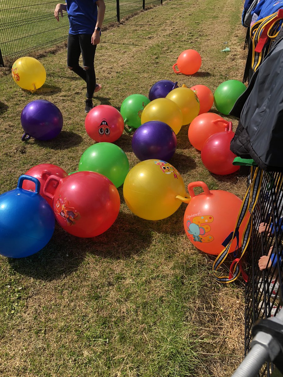 BloomfieldCommA's tweet photo. It was just a Space Hopper Kind of Day 🦋 Thanks @SiroccoWorksFC for your help 🌬 @ConnsGreenway @belfastcc @earlyyearsorg @EastSide_Learn
#BCAPlaygroup 🦋
#BCACommunityDevelopment
#BCATeam 🦋 https://t.co/96yAi9E7lY