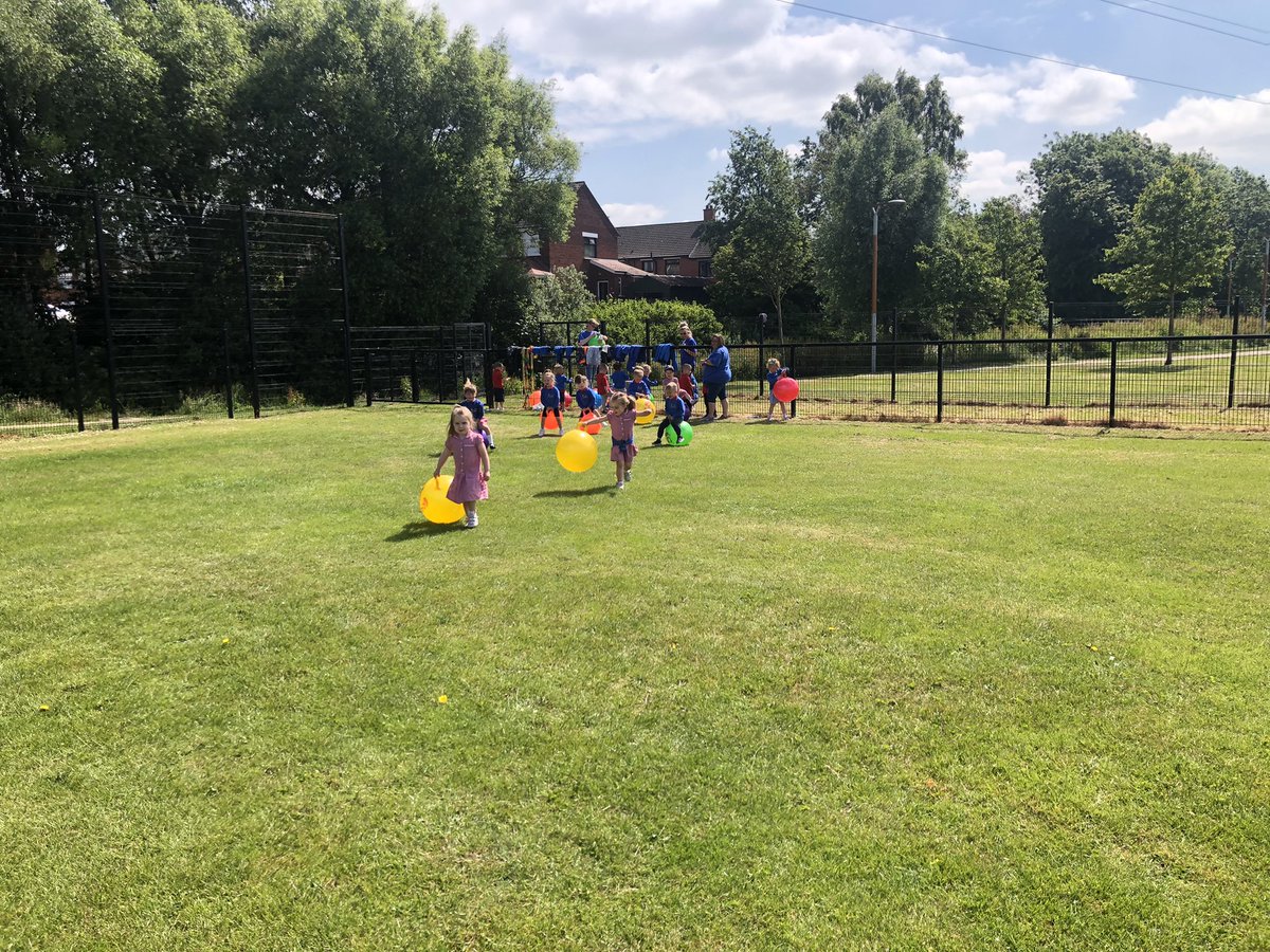 BloomfieldCommA's tweet photo. It was just a Space Hopper Kind of Day 🦋 Thanks @SiroccoWorksFC for your help 🌬 @ConnsGreenway @belfastcc @earlyyearsorg @EastSide_Learn
#BCAPlaygroup 🦋
#BCACommunityDevelopment
#BCATeam 🦋 https://t.co/96yAi9E7lY