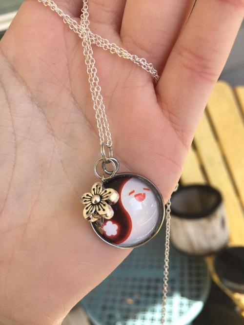 PendantsHoard's tweet photo. So it's #smileforsmall day 2!
I guess I'll do a bit of an introduction?
I'm your friendly neighborhood bi fandom nerd who makes these little pendants to help afford college. Plus I just like making them in general haha. https://t.co/8OHRZDynmu