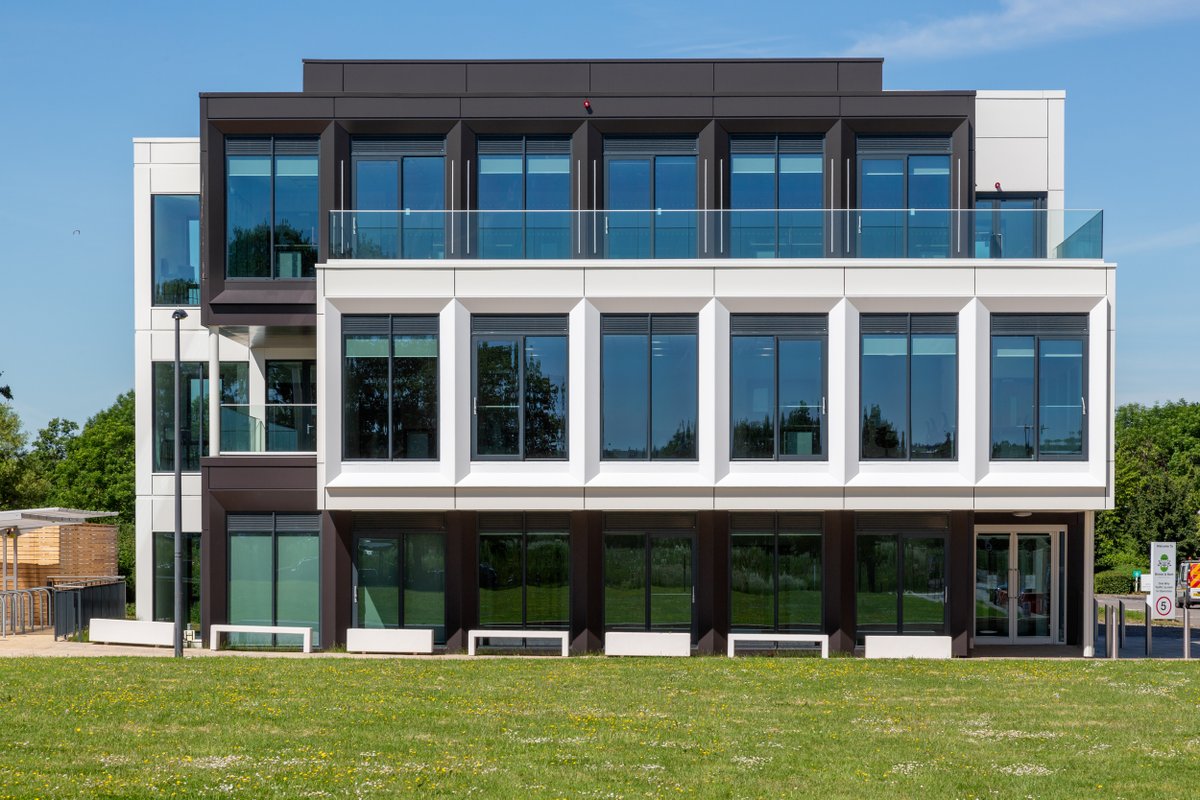 Nick___Vaughan's tweet photo. The new Innovation Hub for @sgloscouncil @bbsciencepark by @AlecFrenchArchs. Photos with thanks to Simon Doling. https://t.co/OUL7Bl7XTG