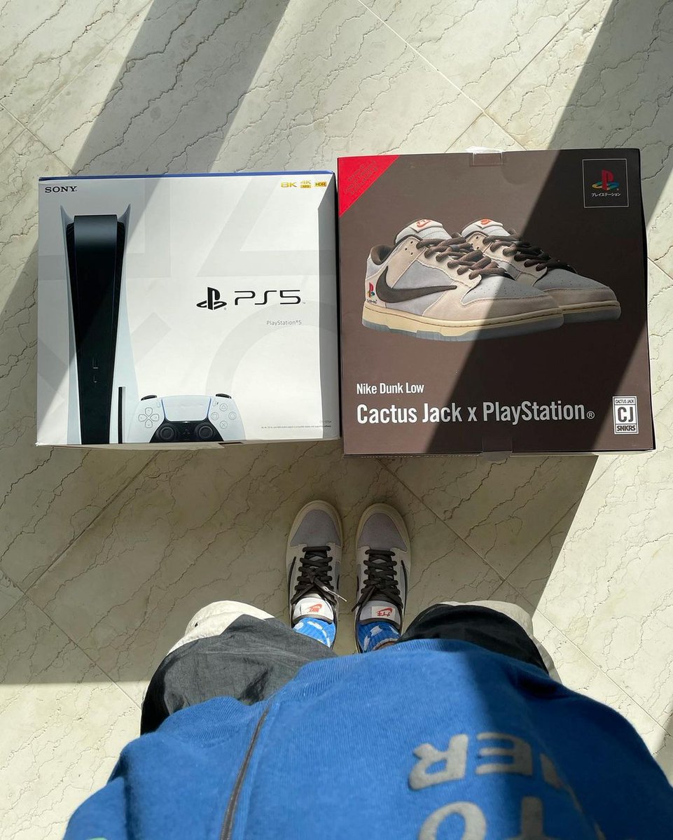 CaminoTV's tweet photo. Nike Dunk x Cactus Jack x Playstation 🎮 https://t.co/2GhmGyEBm2