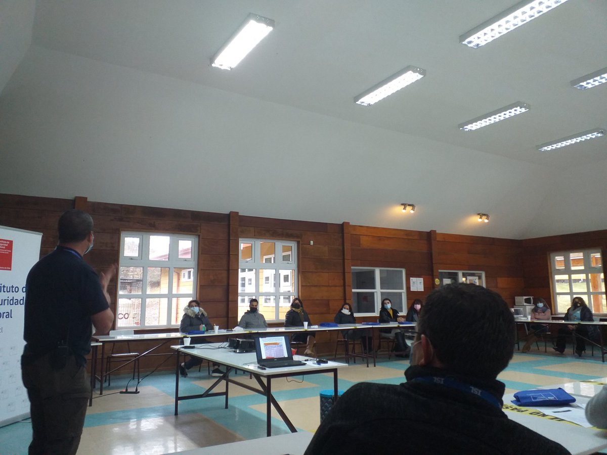 <a href="/ISLLosLagos/">ISL Los Lagos</a> capacita a Colegio Pumanque de la ciudad de Puerto Montt respecto a protocolo COVID 19. Agradecemos la participación también de nuestro SEREMI <a href="/MintrabLosLagos/">Mintrab Los Lagos</a> <a href="/fdo_gebhard/">Fernando Gebhard Vásquez</a> quien junto a directora ISL <a href="/sibp_/">Sofia Bohle Perez</a> presentan sobre Ley 21342