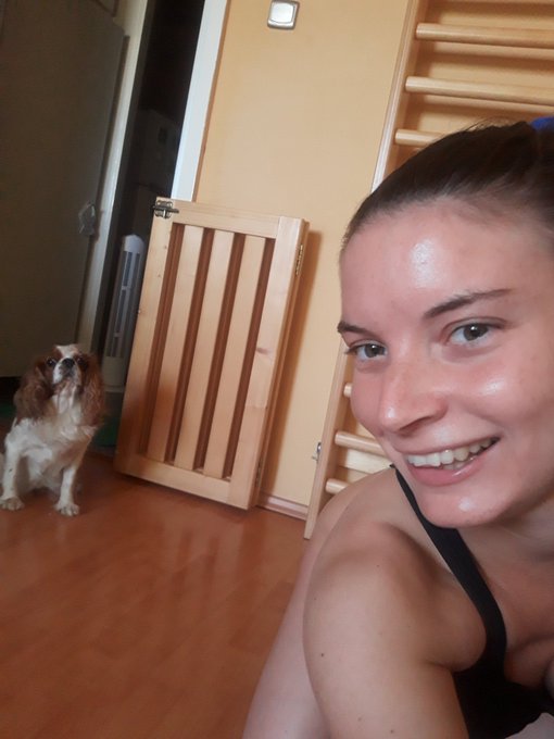 Hogy tartsam a form&aacute;m,  kis edzőmmel 😍🤗 https://t.co/FBkq2HX0qB