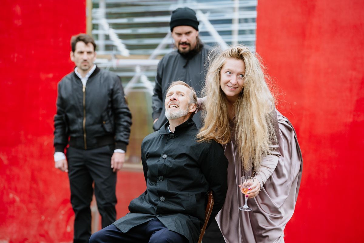 LetsGoLudlow's tweet photo. Shakespeare has come to Shropshire as an historical county home is the backdrop for one of the bard's most famous tragedies. @LudlowFringe @HereToThereShow 
https://t.co/Cc0k0qHeS0
#ludlowfringe21 #lfLIVE #Shakespeare https://t.co/zq5cX0GSiZ