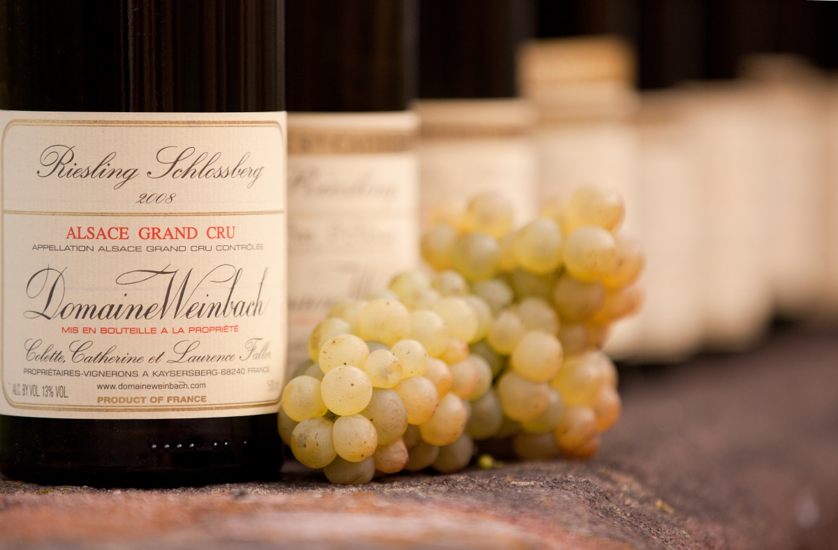 #WineSpotlight Bursting with fruit, floral notes and lively acidity, grapes are grown in granite soils at the top of a hill for the @DomaineWeinbach Riesling Grand Cru Schlossberg—an ideal pairing for seafood or your favorite summer salad.🍴🌞