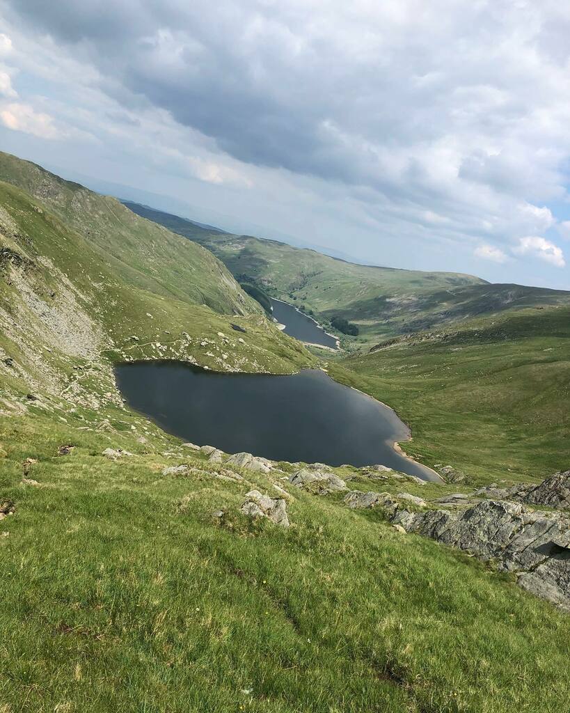 duracell_rachel's tweet photo. First picture Small water leading onto Haweswater then second picture Haweswater.
.
Always enjoyed running along there πββοΈ
.
#lakedistrict #trailrunning #ultrarunning #haweswater #smallwater #greatoutdoors #scenic https://t.co/b0YBOtYHlz https://t.co/VsxpY0UjBF