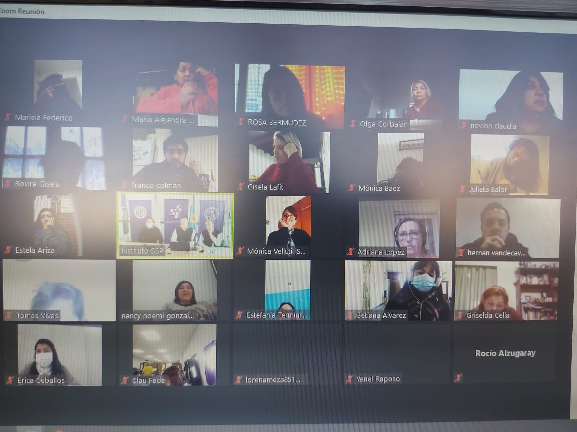 #Hoy en el <a href="/InstitutodelSSP/">Instituto del SSP</a> <a href="/claunovion/">Claudia Novion</a>, <a href="/Eduardo87515865/">Eduardo Terruli</a>, <a href="/Guill0Rocha/">Guillermo Rocha</a> y <a href="/ASantillan81/">Agus Santillan</a> en la Clase N°14 del Curso de SAMO Nivel I 
📒Aspecto Legal ⚖
#CapacitandoElPresente📚
#PensandoEnElFuturo💻