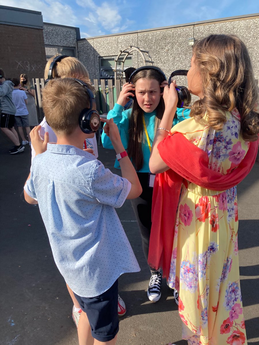 CrookfurPrimary's tweet photo. The silent disco is underway....π§
#crookfest https://t.co/cU84pvPQ7J