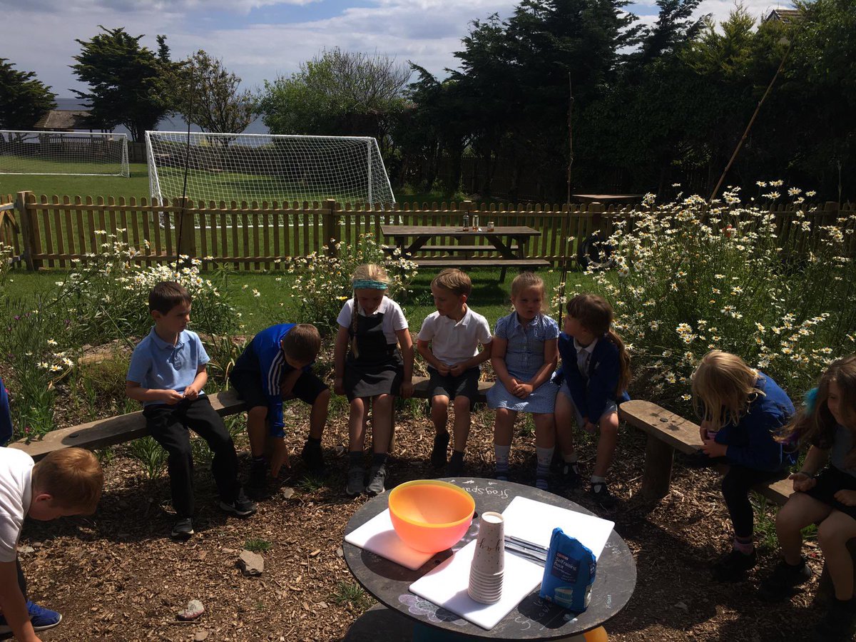 stnicsadventure's tweet photo. Happy mid summer! Gardening club celebrated in the sun by making natural flower and cheese pancakes, washed down by our own hand pressed apple juice… Happy Solstice! 🌞✨🌸🌺🌼 #wherelearningbecomesanadventure #BringSummer https://t.co/wXWbmVwZa6
