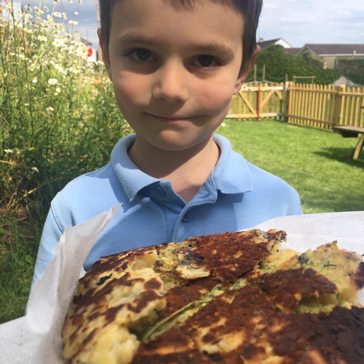 stnicsadventure's tweet photo. Happy mid summer! Gardening club celebrated in the sun by making natural flower and cheese pancakes, washed down by our own hand pressed apple juice… Happy Solstice! 🌞✨🌸🌺🌼 #wherelearningbecomesanadventure #BringSummer https://t.co/wXWbmVwZa6