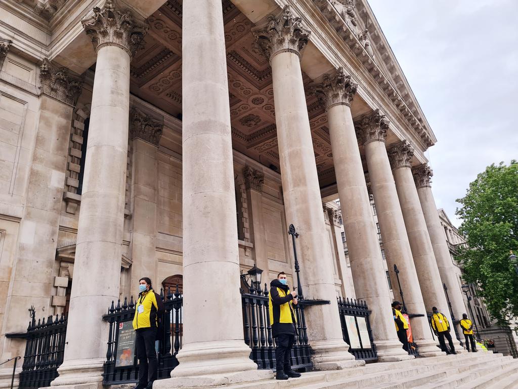 smitf_london's tweet photo. Build up to the match tonight... Also setting up for PCC meeting in person
#churchincentral #football #smitf #trafalgarsquare #clergy https://t.co/VOWMNToUhF