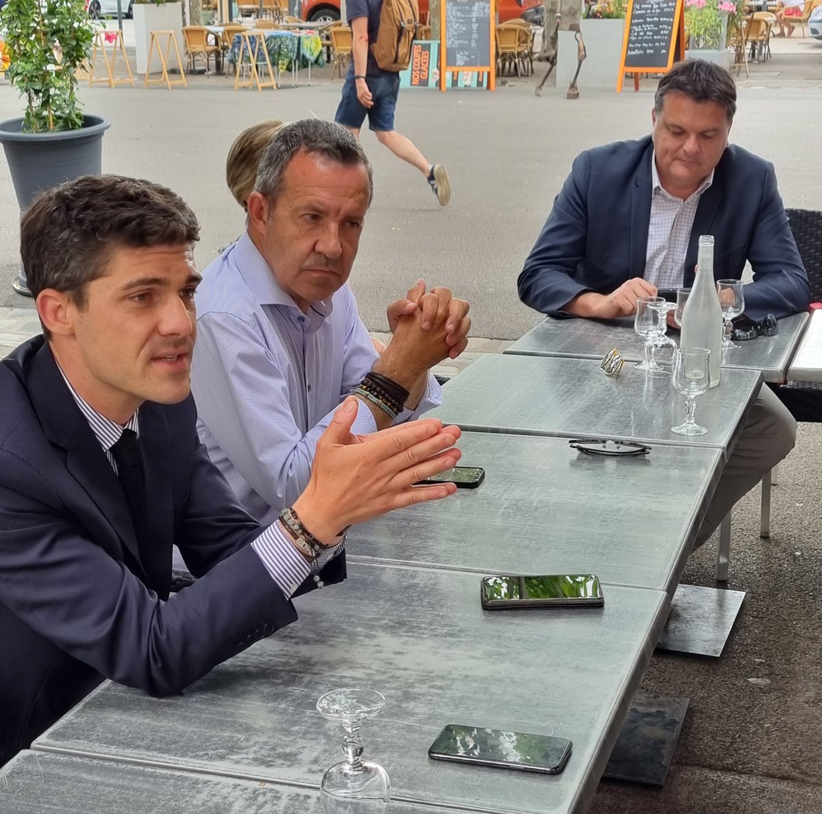 S_Rossignol's tweet photo. Conférence de presse et balade dans les rues de #Béziers aux côtés d'@AurelienPradie, tête de liste régionale et des candidats @PradieOccitanie du 34. 
De belles rencontre et de beaux échanges pour rassembler autour de notre projet pour l'#Occitanie
#electionsregionales2021 https://t.co/lENjEjR66R