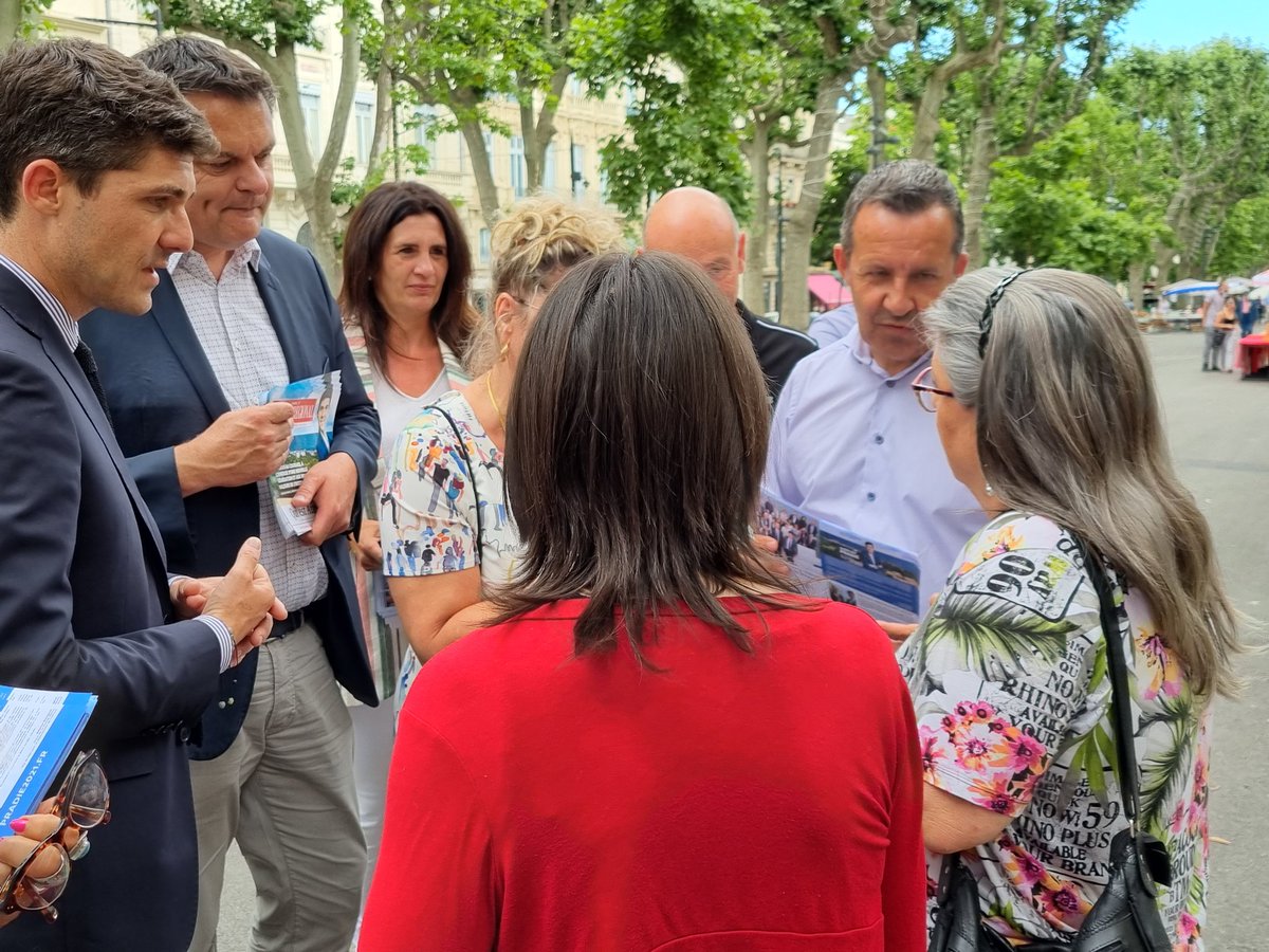 S_Rossignol's tweet photo. Conférence de presse et balade dans les rues de #Béziers aux côtés d'@AurelienPradie, tête de liste régionale et des candidats @PradieOccitanie du 34. 
De belles rencontre et de beaux échanges pour rassembler autour de notre projet pour l'#Occitanie
#electionsregionales2021 https://t.co/lENjEjR66R